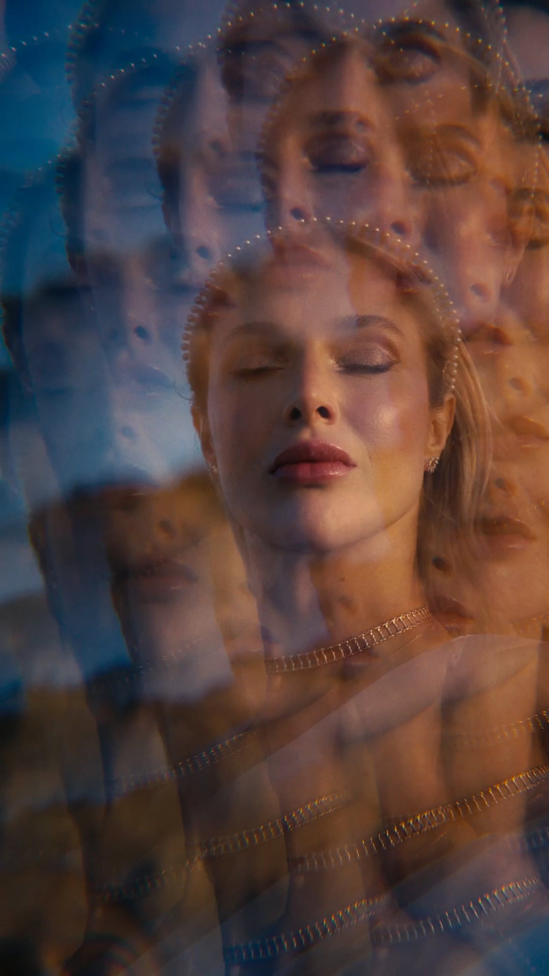 BURBERRY — ECENAZ UÇER (GODDESS), film still